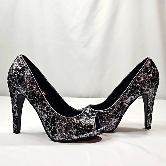 Vera Wang Princess Black & Silver Heels Size 7 - Picture 8 of 8